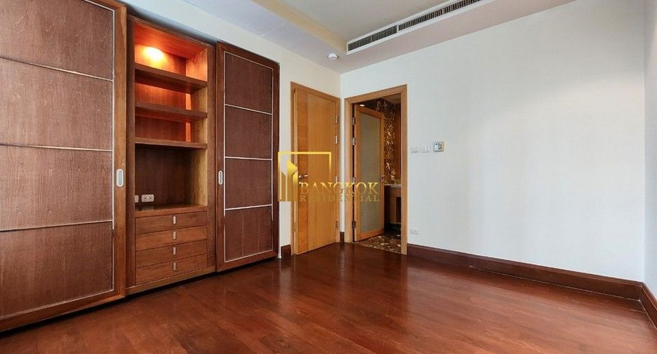For rent 4 bedrooms condo in Pathum Wan, Bangkok
