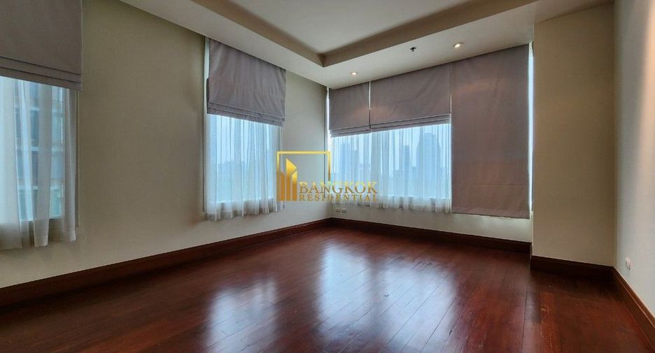 For rent 4 bedrooms condo in Pathum Wan, Bangkok