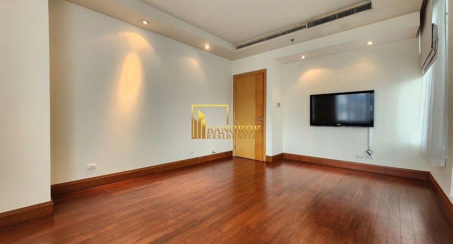 For rent 4 bedrooms condo in Pathum Wan, Bangkok
