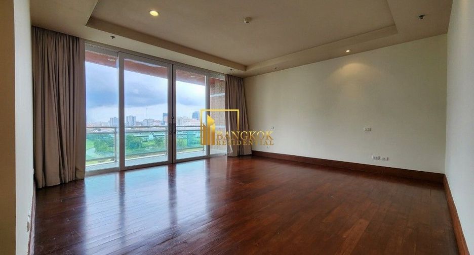 For rent 4 bedrooms condo in Pathum Wan, Bangkok