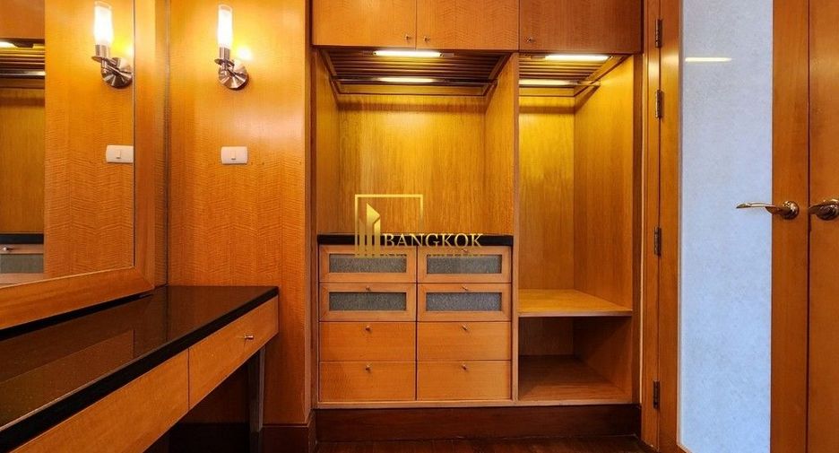 For rent 4 bedrooms condo in Pathum Wan, Bangkok