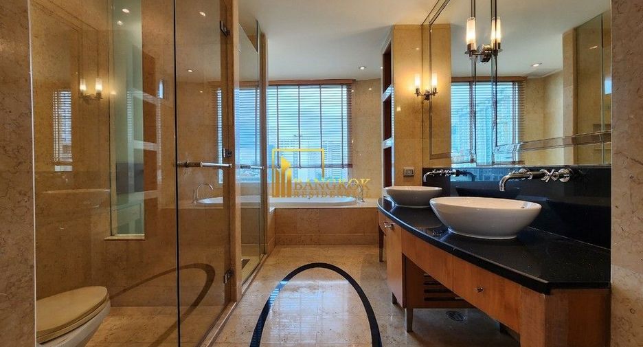 For rent 4 bedrooms condo in Pathum Wan, Bangkok