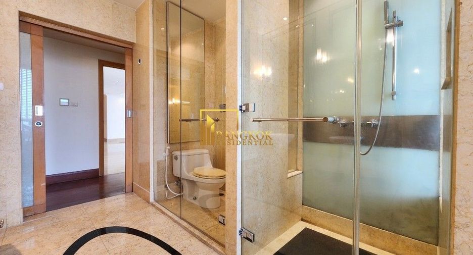 For rent 4 bedrooms condo in Pathum Wan, Bangkok