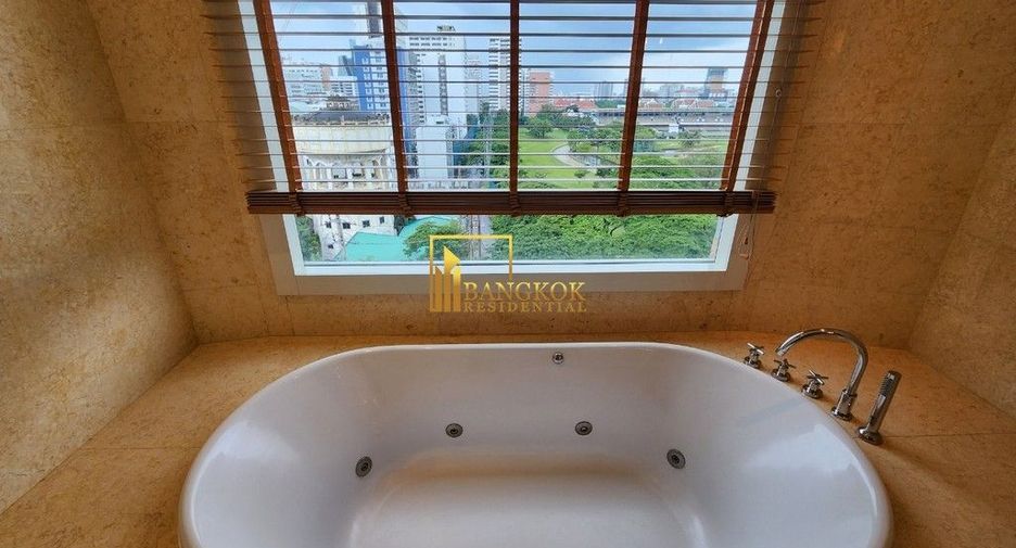 For rent 4 bedrooms condo in Pathum Wan, Bangkok