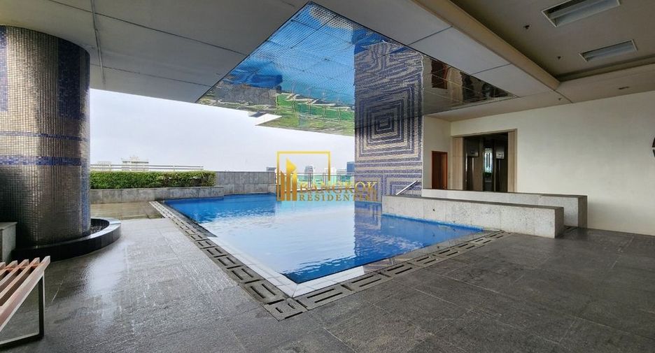 For rent 4 bedrooms condo in Pathum Wan, Bangkok