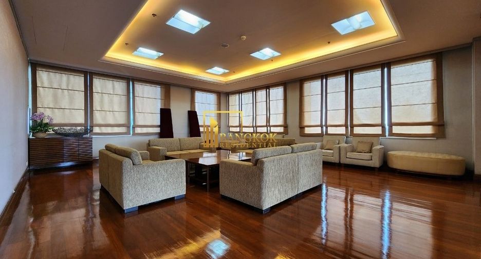 For rent 4 bedrooms condo in Pathum Wan, Bangkok