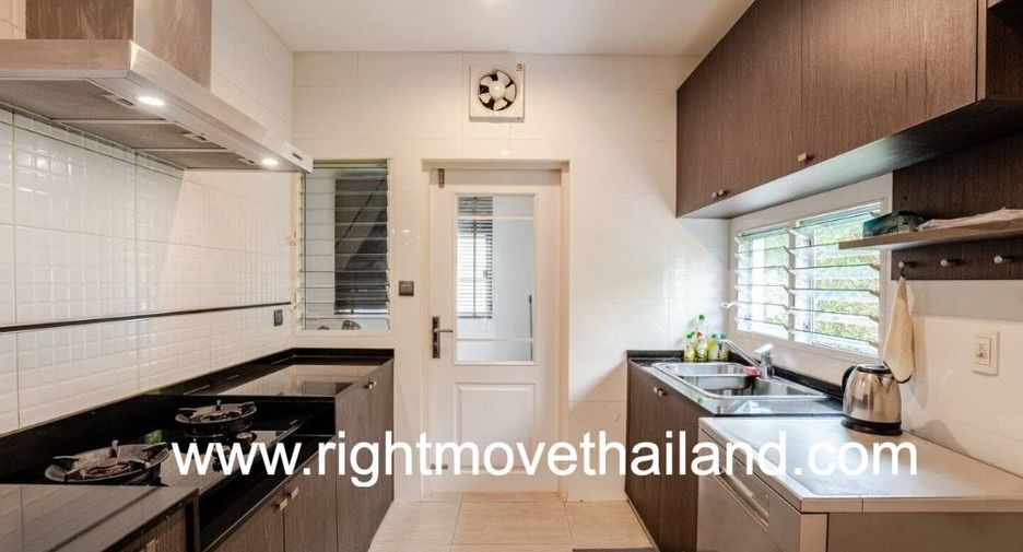 Casa en alquiler y en venta de 4 habitaciones en Bang Khen, Bangkok
