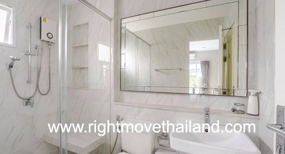 Casa en alquiler y en venta de 4 habitaciones en Bang Khen, Bangkok