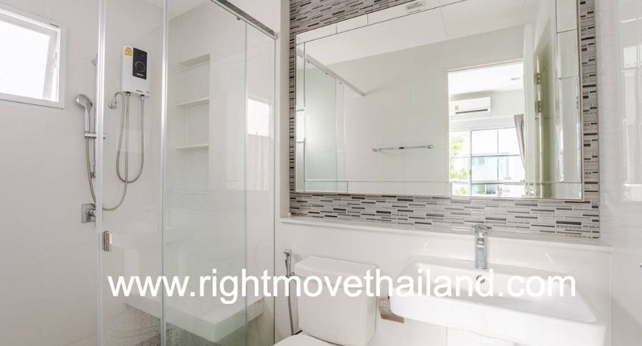 Casa en alquiler y en venta de 4 habitaciones en Bang Khen, Bangkok