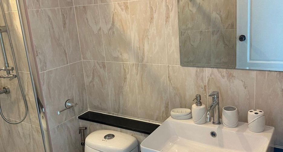 For sale 2 ベッドルーム condo in Bang Lamung, Chonburi
