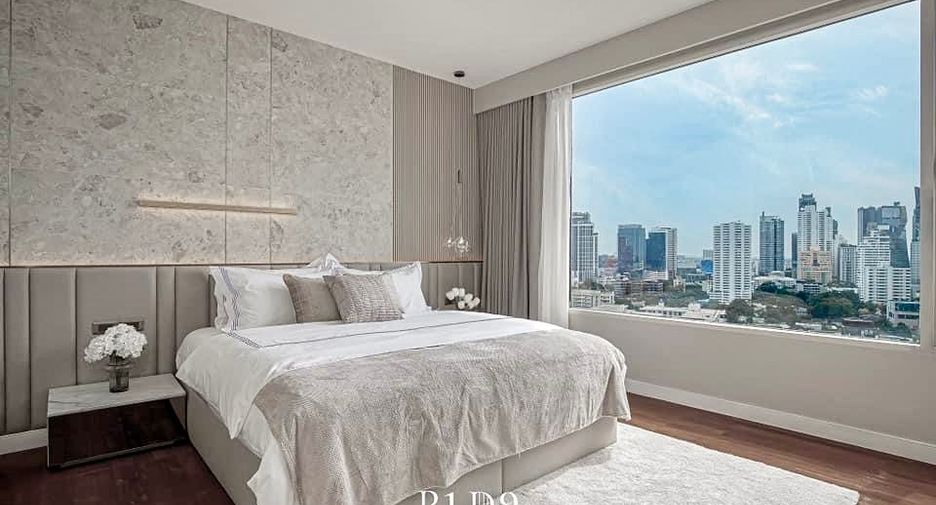 For sale 3 bedrooms condo in Watthana, Bangkok