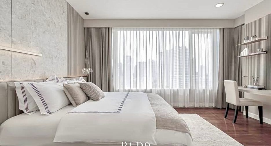 For sale 3 bedrooms condo in Watthana, Bangkok