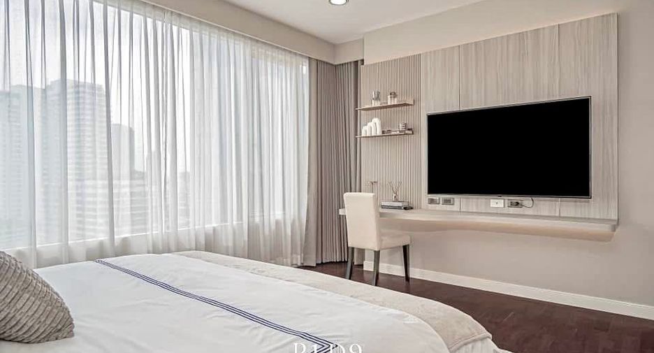 For sale 3 bedrooms condo in Watthana, Bangkok