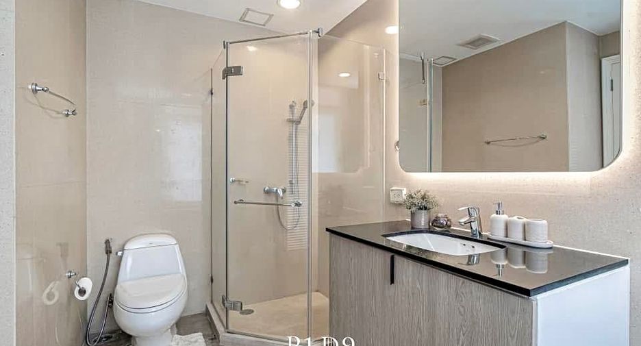 For sale 3 bedrooms condo in Watthana, Bangkok