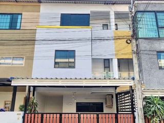 For rent 3 bed retail Space in Mueang Samut Prakan, Samut Prakan