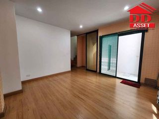 For rent 3 bed retail Space in Mueang Samut Prakan, Samut Prakan