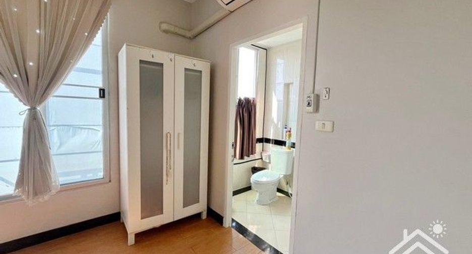 For rent 3 bedrooms house in Mueang Samut Prakan, Samut Prakan