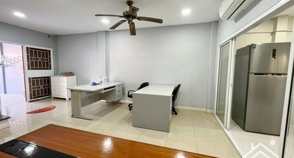 For rent 3 bedrooms house in Mueang Samut Prakan, Samut Prakan