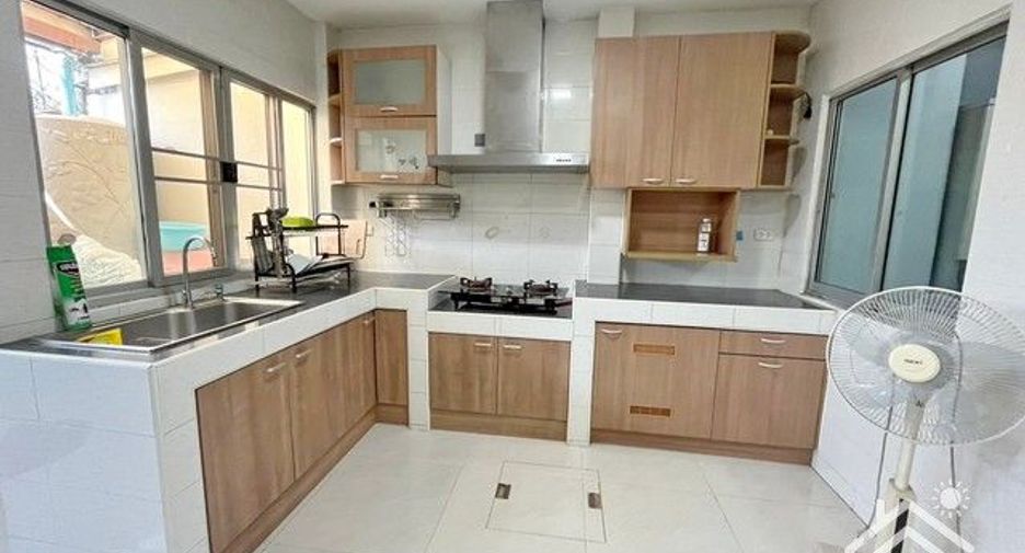 For rent 3 bedrooms house in Mueang Samut Prakan, Samut Prakan