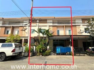 For sale 4 Beds townhouse in Lam Luk Ka, Pathum Thani