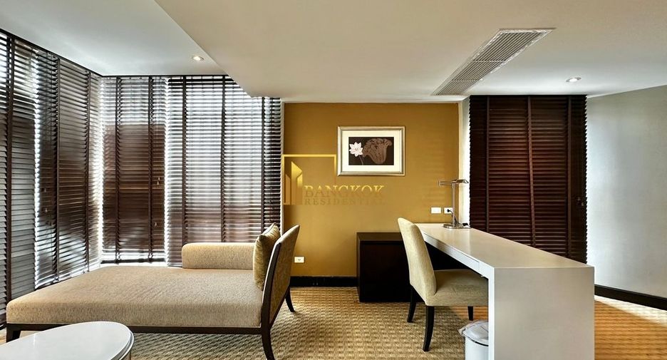 For rent 3 bedrooms serviced apartment in Yan Nawa, Bangkok