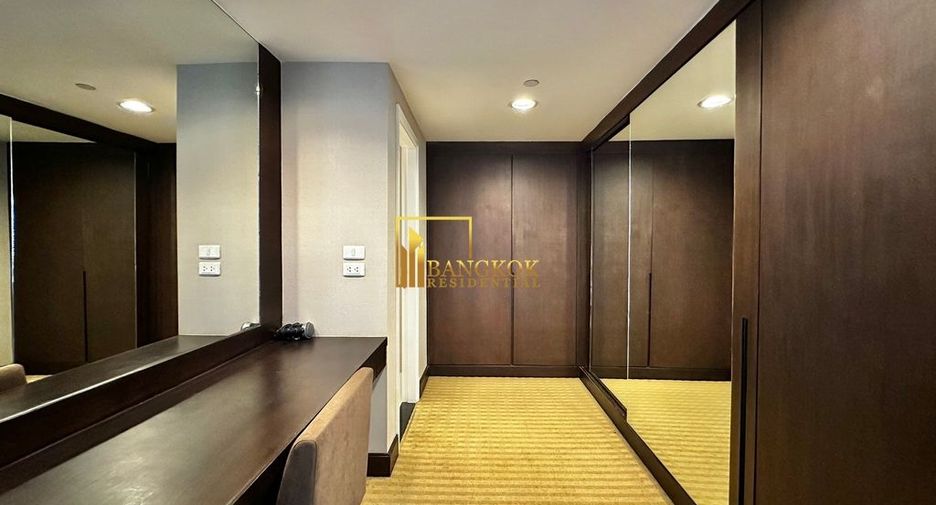 For rent 3 bedrooms serviced apartment in Yan Nawa, Bangkok