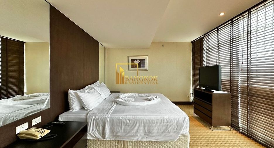 For rent 3 bedrooms serviced apartment in Yan Nawa, Bangkok