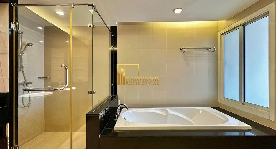 For rent 3 bedrooms serviced apartment in Yan Nawa, Bangkok