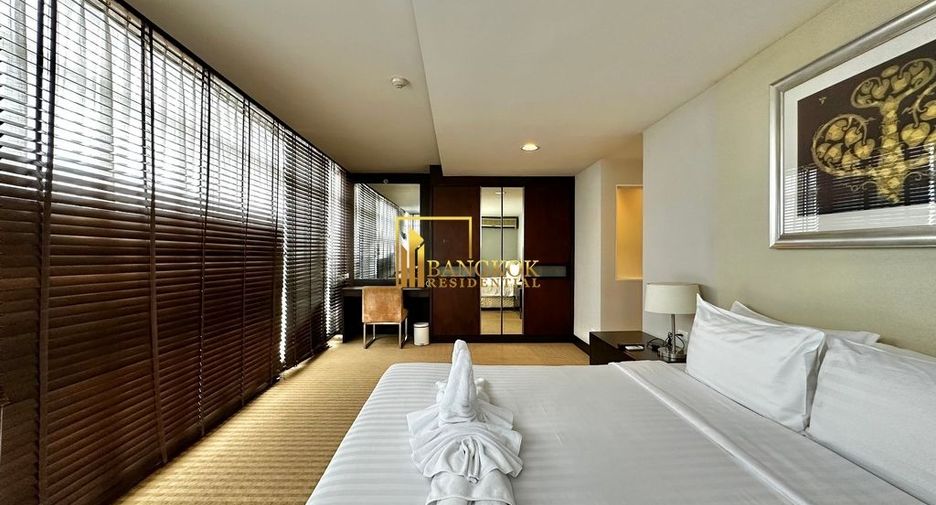 For rent 3 bedrooms serviced apartment in Yan Nawa, Bangkok