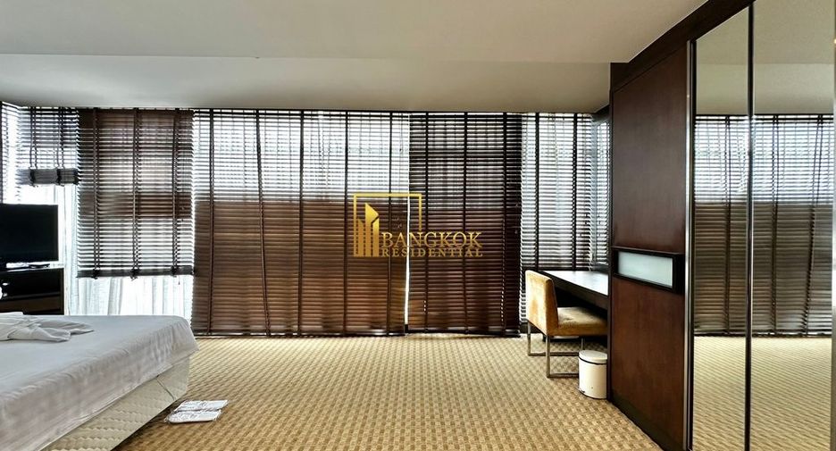 For rent 3 bedrooms serviced apartment in Yan Nawa, Bangkok