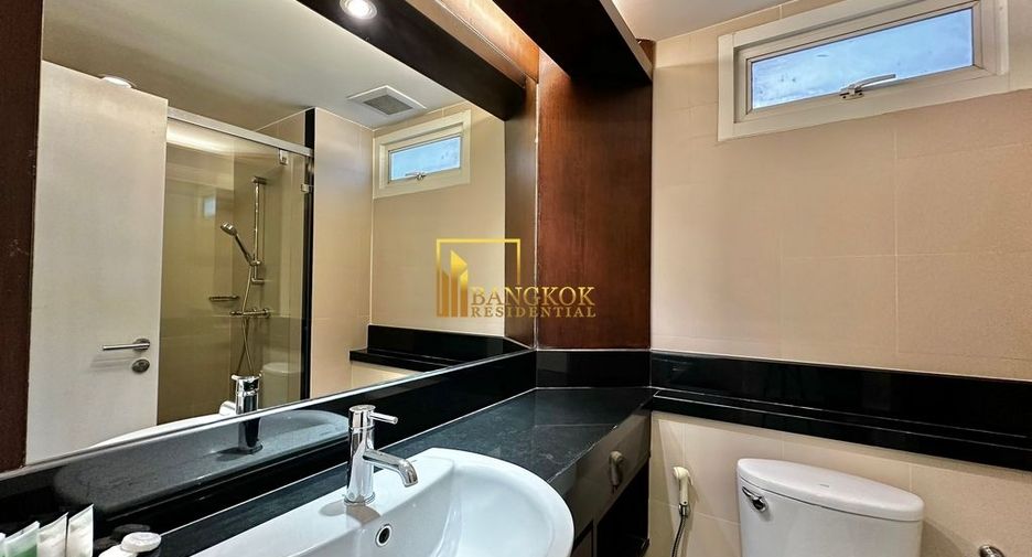 For rent 3 bedrooms serviced apartment in Yan Nawa, Bangkok