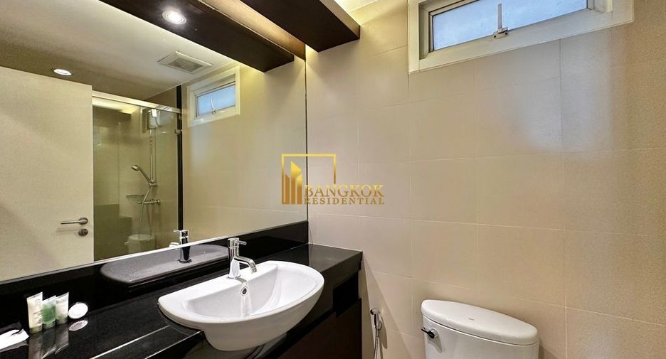 For rent 3 bedrooms serviced apartment in Yan Nawa, Bangkok