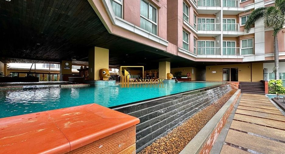 For rent 3 bedrooms serviced apartment in Yan Nawa, Bangkok
