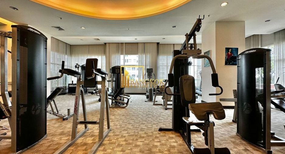 For rent 2 bedrooms serviced apartment in Yan Nawa, Bangkok