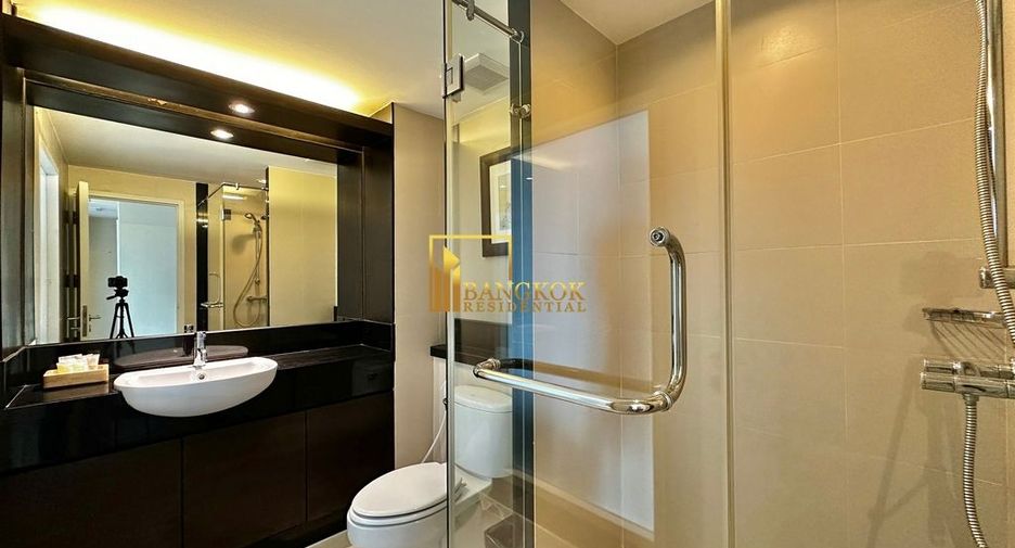 For rent 2 bedrooms serviced apartment in Yan Nawa, Bangkok