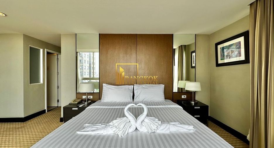 For rent 2 bedrooms serviced apartment in Yan Nawa, Bangkok
