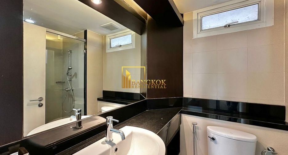 For rent 2 bedrooms serviced apartment in Yan Nawa, Bangkok