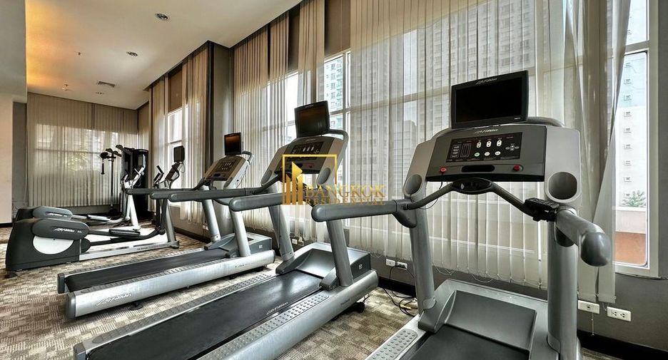 For rent 2 bedrooms serviced apartment in Yan Nawa, Bangkok