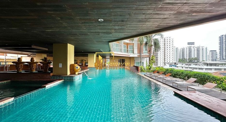 For rent 2 bedrooms serviced apartment in Yan Nawa, Bangkok