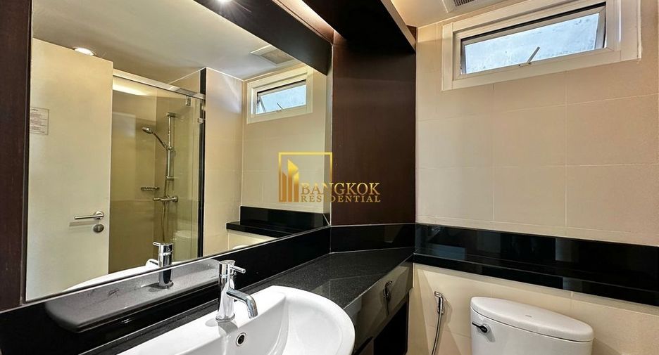 For rent 2 bedrooms serviced apartment in Yan Nawa, Bangkok