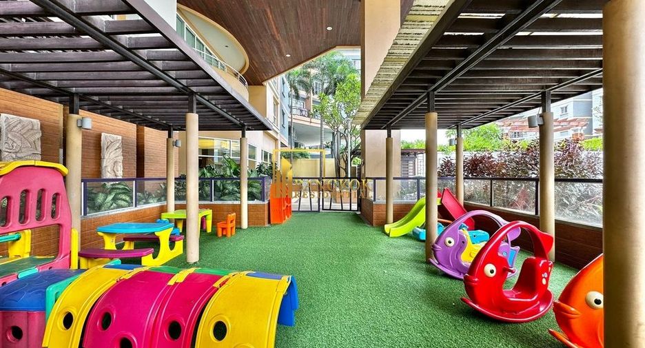 For rent 2 bedrooms serviced apartment in Yan Nawa, Bangkok