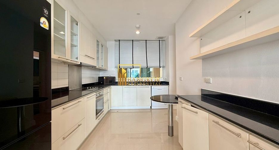 À louer 3 chambres condo à Watthana, Bangkok