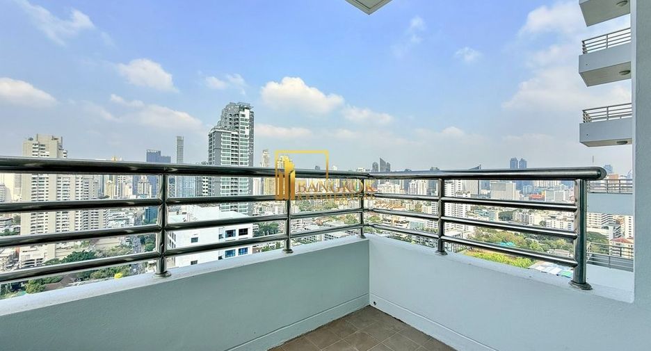 À louer 3 chambres condo à Watthana, Bangkok