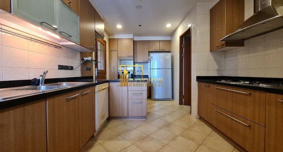 Apartamento en alquiler de 3 habitaciones en Khlong Toei, Bangkok