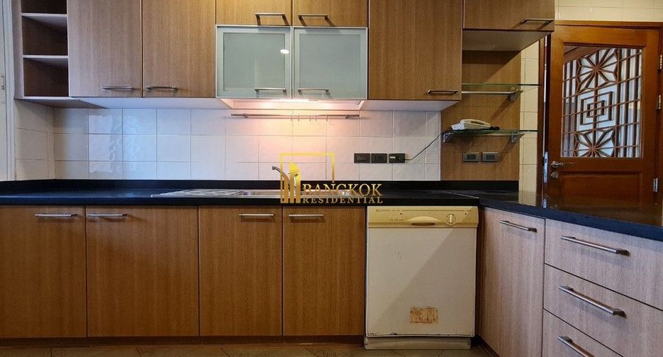 Apartamento en alquiler de 3 habitaciones en Khlong Toei, Bangkok
