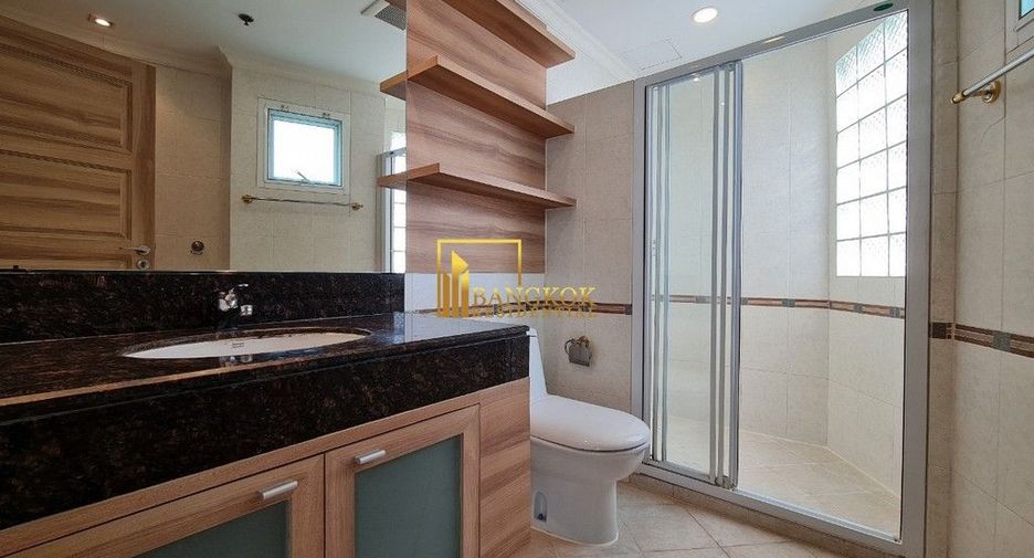 Apartamento en alquiler de 3 habitaciones en Khlong Toei, Bangkok