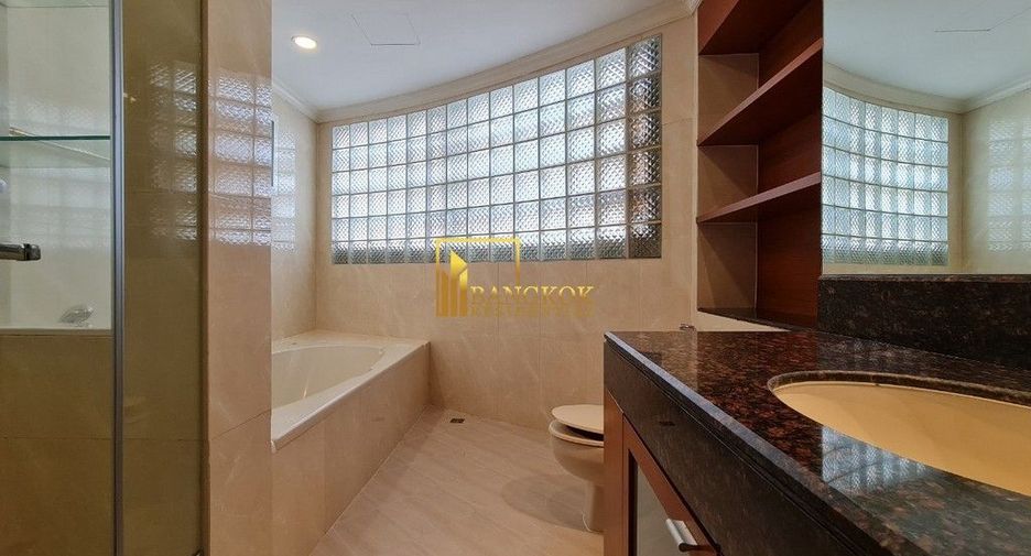 Apartamento en alquiler de 3 habitaciones en Khlong Toei, Bangkok