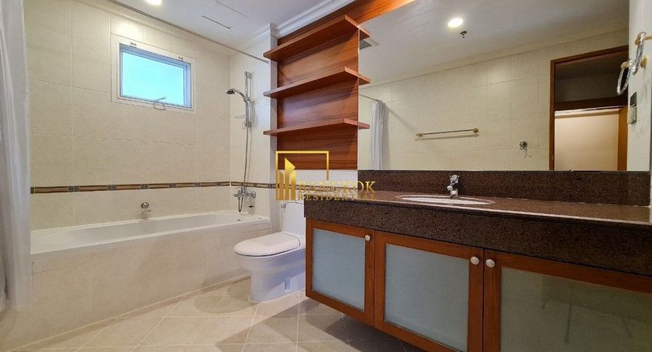 Apartamento en alquiler de 3 habitaciones en Khlong Toei, Bangkok