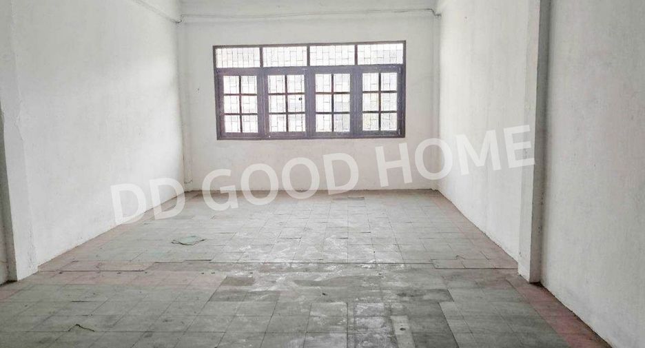 For sale 3 bedrooms retail Space in Chom Thong, Bangkok