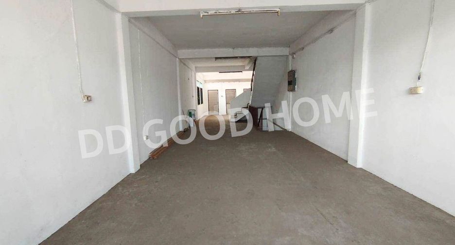 For sale 3 bedrooms retail Space in Chom Thong, Bangkok